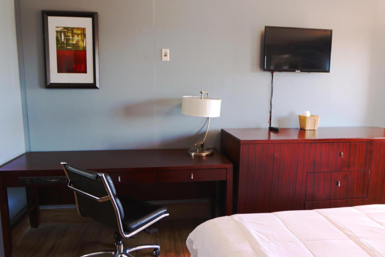 Studio Suites Hotel *